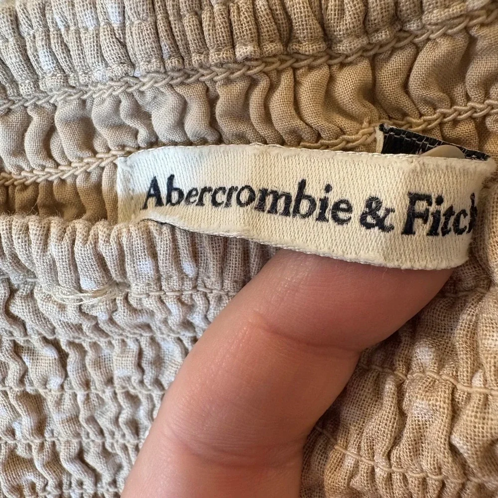 Abercrombie & Fitch Smocked Puff Sleeve Top Size XS Tan Polka Dot‎